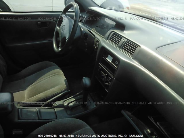 4T1BG22K9XU487910 - 1999 TOYOTA CAMRY CE/LE/XLE 灰色 照片 5