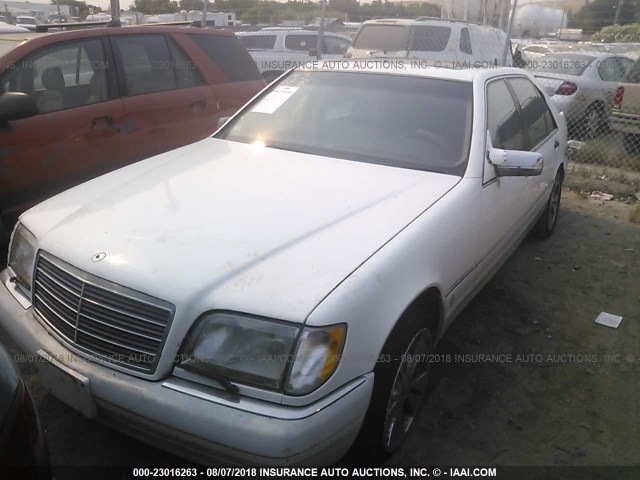 WDBGA33E8TA309085 - 1996 MERCEDES-BENZ S 320 WHITE photo 2