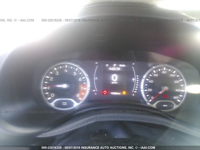 ZACCJAAB7HPF30603 - 2017 JEEP RENEGADE SPORT Արծաթագույն լուսանկար 7