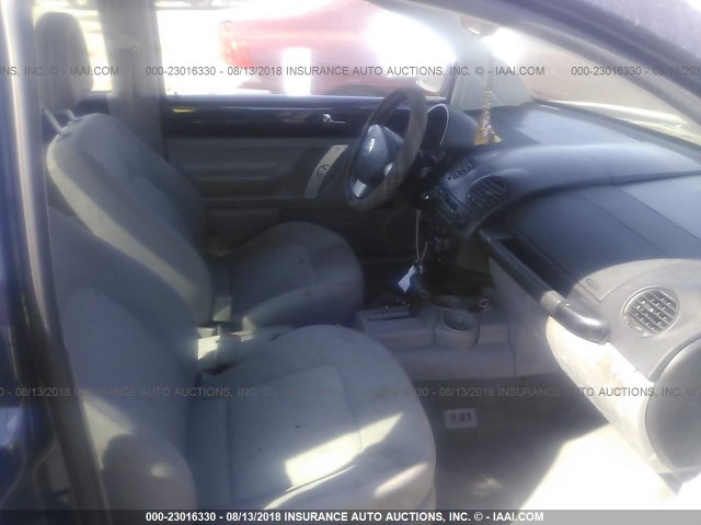 3VWBK21C71M466527 - 2001 VOLKSWAGEN NEW BEETLE GL 蓝色 照片 5