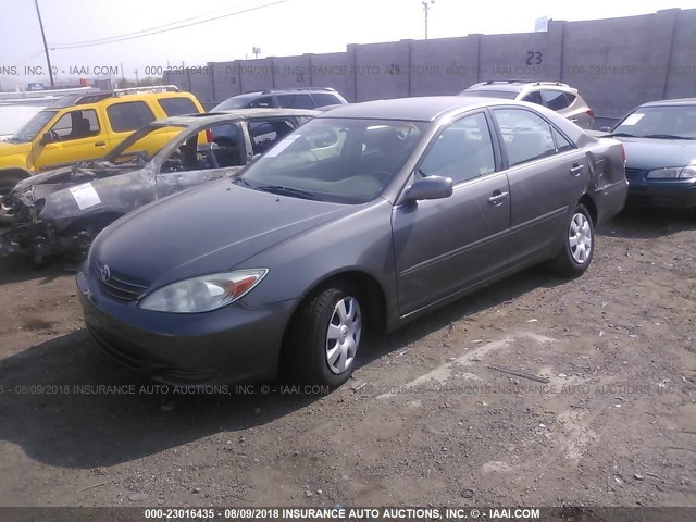 4T1BE32K43U748706 - 2003 TOYOTA CAMRY LE/XLE/SE ნაცრისფერი ფოტო 2
