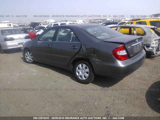 4T1BE32K43U748706 - 2003 TOYOTA CAMRY LE/XLE/SE ნაცრისფერი ფოტო 3