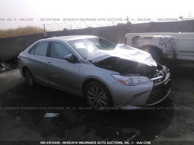 4T1BF1FK6HU625671 - 2017 TOYOTA CAMRY LE/XLE/SE/XSE 银色 照片 1