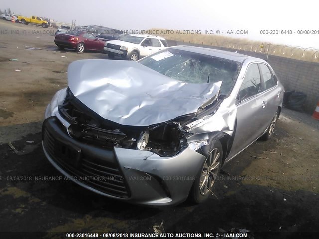 4T1BF1FK6HU625671 - 2017 TOYOTA CAMRY LE/XLE/SE/XSE 银色 照片 2