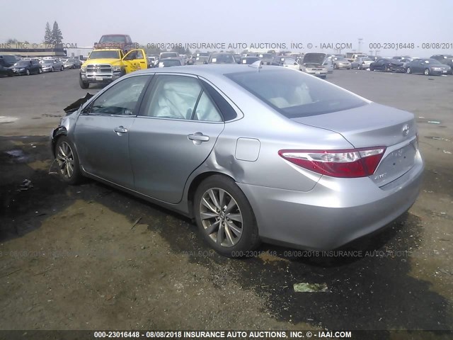 4T1BF1FK6HU625671 - 2017 TOYOTA CAMRY LE/XLE/SE/XSE 银色 照片 3