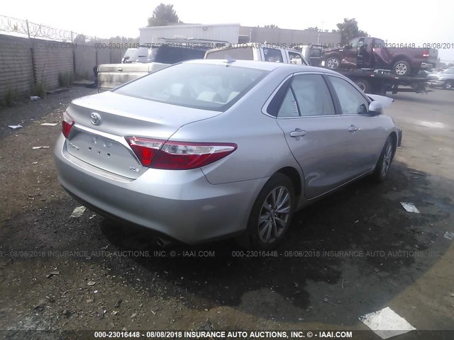 4T1BF1FK6HU625671 - 2017 TOYOTA CAMRY LE/XLE/SE/XSE 银色 照片 4