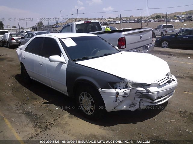 JT2BG22K8X0270949 - 1999 TOYOTA CAMRY LE/XLE WHITE photo 1