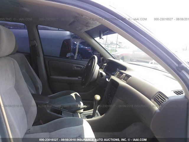 JT2BG22K8X0270949 - 1999 TOYOTA CAMRY LE/XLE WHITE photo 5