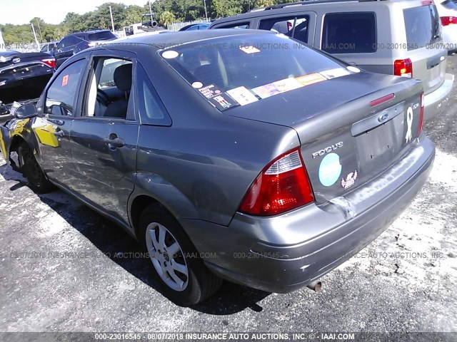 1FAFP34N35W294145 - 2005 FORD FOCUS ZX4 GRAY photo 3