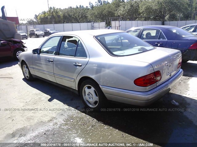 WDBJF72F5VA483207 - 1997 MERCEDES-BENZ E 420 GOLD photo 3