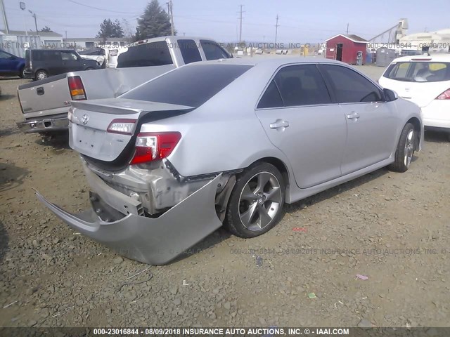 4T1BF1FKXEU431320 - 2014 TOYOTA CAMRY L/SE/LE/XLE ვერცხლისფერი ფოტო 4