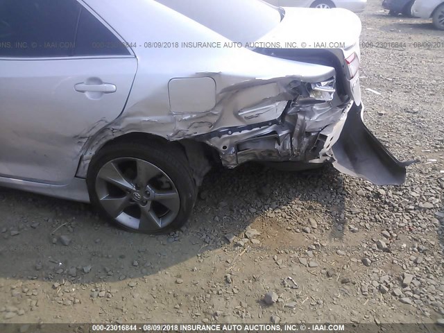 4T1BF1FKXEU431320 - 2014 TOYOTA CAMRY L/SE/LE/XLE ვერცხლისფერი ფოტო 6