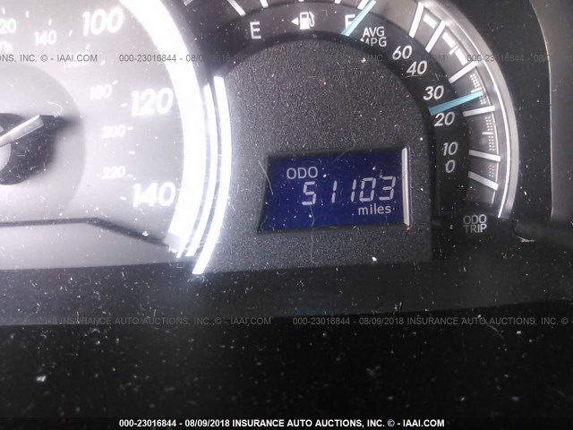 4T1BF1FKXEU431320 - 2014 TOYOTA CAMRY L/SE/LE/XLE ვერცხლისფერი ფოტო 7