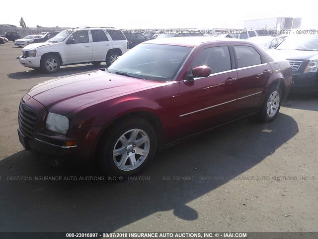 2C3KA53G27H833563 - 2007 CHRYSLER 300 TOURING RED photo 2