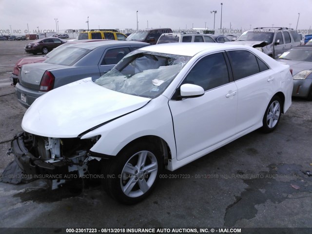 4T1BF1FK1EU846400 - 2014 TOYOTA CAMRY L/SE/LE/XLE 白色 照片 2