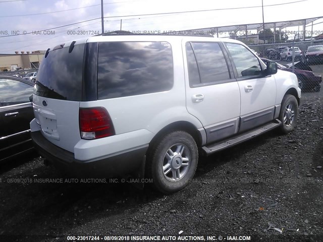 1FMPU16L14LB46126 - 2004 FORD EXPEDITION XLT WHITE photo 4