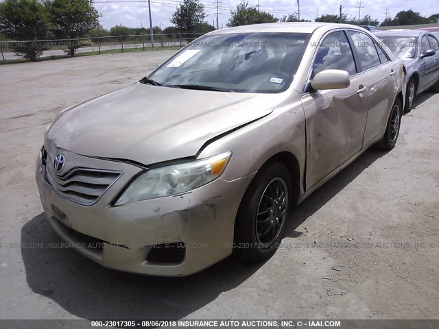 4T1BF3EK1BU117936 - 2011 TOYOTA CAMRY SE/LE/XLE BEIGE photo 2