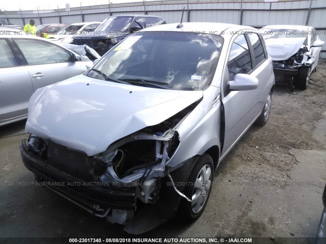 KL1TD6DE5AB105396 - 2010 CHEVROLET AVEO LS/LT SILVER photo 2