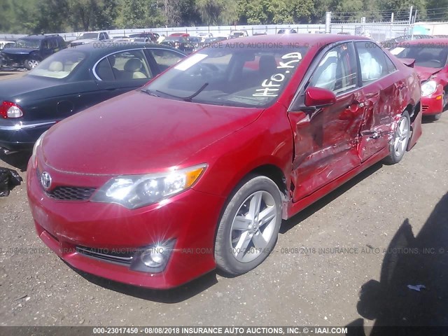 4T1BF1FK2CU573061 - 2012 TOYOTA CAMRY SE/LE/XLE RED photo 2