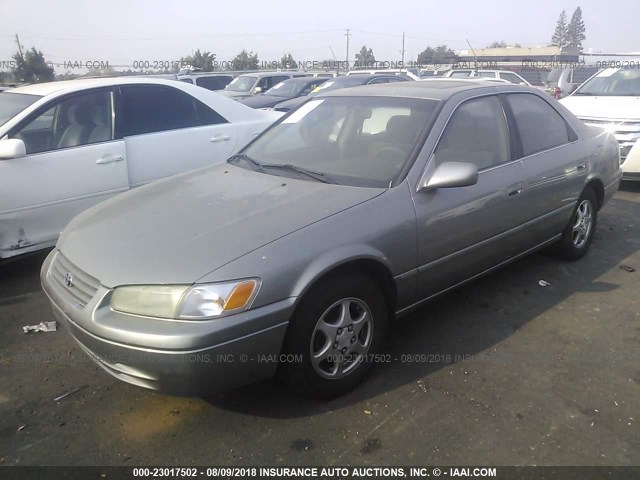 JT2BG22K4X0283469 - 1999 TOYOTA CAMRY LE/XLE GRAY photo 2