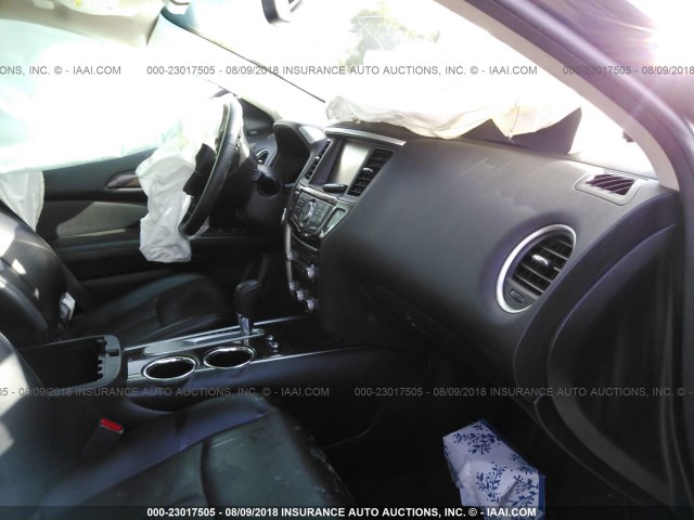 5N1AR2MN8FC664318 - 2015 NISSAN PATHFINDER S/SV/SL/PLATINUM GRAY photo 5