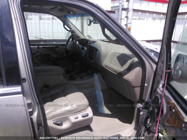 5LMEU27RX1LJ10699 - 2001 LINCOLN NAVIGATOR 金色 照片 5