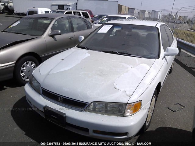 1HGCD563XTA146311 - 1996 HONDA ACCORD LX/EX WHITE photo 2