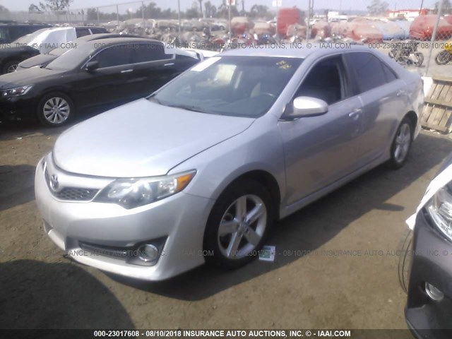 4T1BF1FK5DU271667 - 2013 TOYOTA CAMRY L/SE/LE/XLE SILVER photo 2