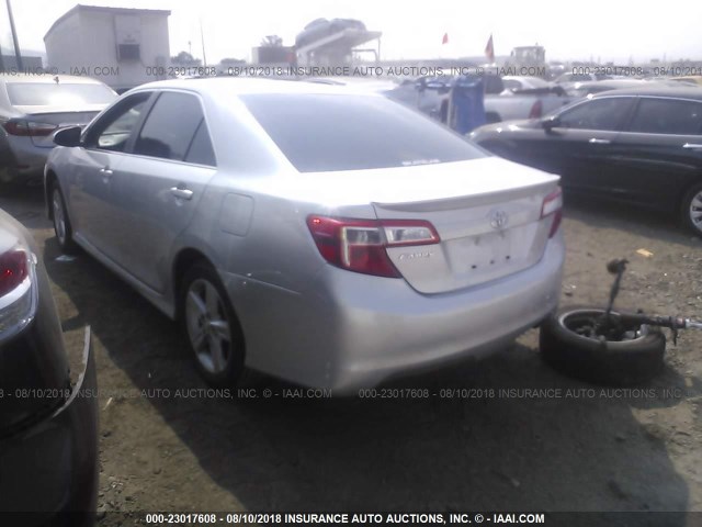4T1BF1FK5DU271667 - 2013 TOYOTA CAMRY L/SE/LE/XLE 银色 照片 3