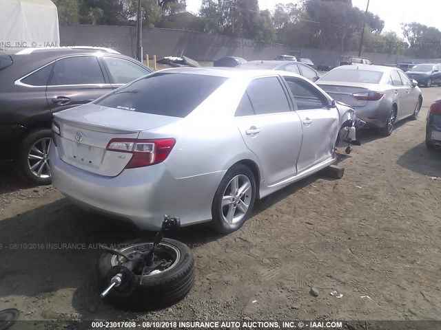 4T1BF1FK5DU271667 - 2013 TOYOTA CAMRY L/SE/LE/XLE 银色 照片 4