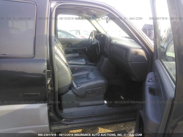 3GNEC13T92G315765 - 2002 CHEVROLET AVALANCHE C1500 BLACK photo 5