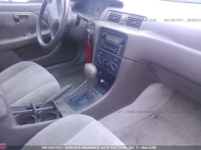 4T1BG22K6YU690402 - 2000 TOYOTA CAMRY CE/LE/XLE 灰色 照片 5