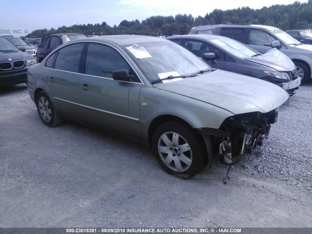 WVWRH63BX2P304320 - 2002 VOLKSWAGEN PASSAT GLX GREEN photo 1