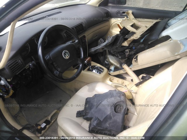 WVWRH63BX2P304320 - 2002 VOLKSWAGEN PASSAT GLX GREEN photo 5