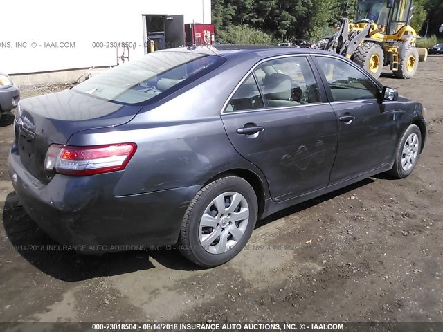 4T4BF3EK4AR065769 - 2010 TOYOTA CAMRY SE/LE/XLE GRAY photo 4