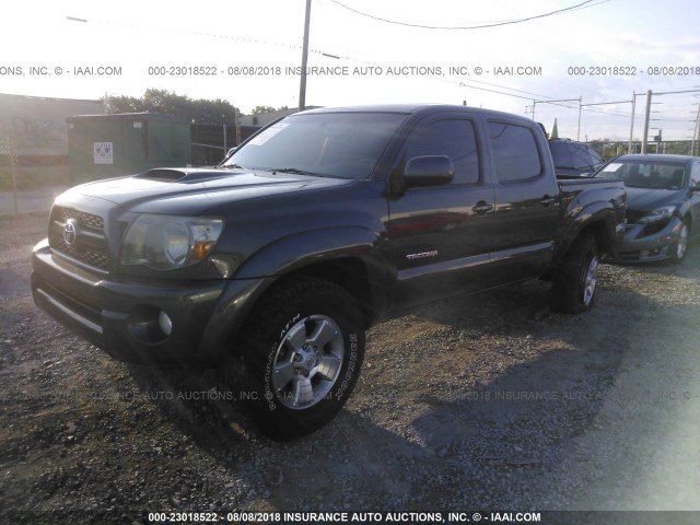 3TMLU4EN5BM057047 - 2011 TOYOTA TACOMA DOUBLE CAB ნაცრისფერი ფოტო 2