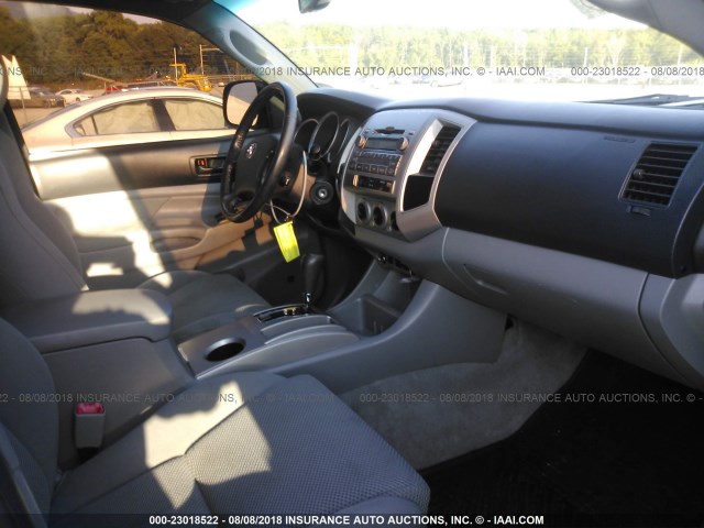 3TMLU4EN5BM057047 - 2011 TOYOTA TACOMA DOUBLE CAB ნაცრისფერი ფოტო 5