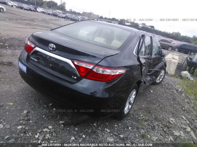 4T4BF1FK5FR498964 - 2015 TOYOTA CAMRY LE/XLE/SE/XSE BLUE photo 4