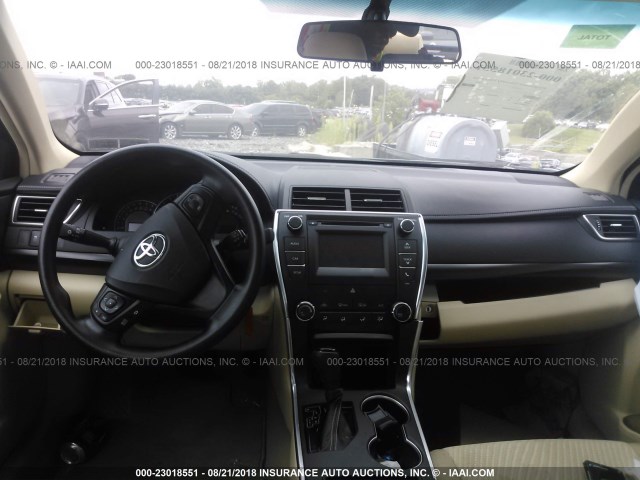 4T4BF1FK5FR498964 - 2015 TOYOTA CAMRY LE/XLE/SE/XSE BLUE photo 5