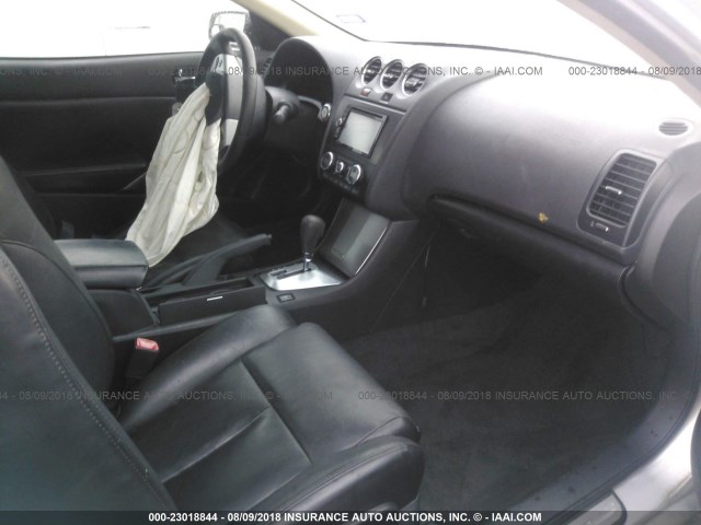 1N4BL24E88C153226 - 2008 NISSAN ALTIMA 3.5SE SILVER photo 5