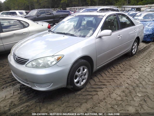 4T1BE32K25U986928 - 2005 TOYOTA CAMRY LE/XLE/SE Gümüş foto 2