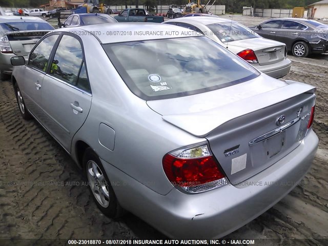 4T1BE32K25U986928 - 2005 TOYOTA CAMRY LE/XLE/SE Gümüş foto 6