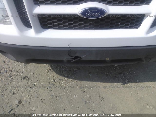 1FMZU67E02UB67515 - 2002 FORD EXPLORER SPORT TR  WHITE photo 6