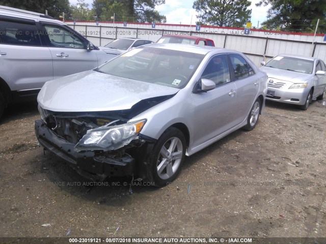 4T1BF1FKXEU369434 - 2014 TOYOTA CAMRY L/SE/LE/XLE 银色 照片 2