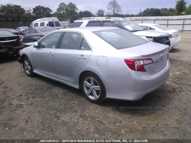 4T1BF1FKXEU369434 - 2014 TOYOTA CAMRY L/SE/LE/XLE 银色 照片 3
