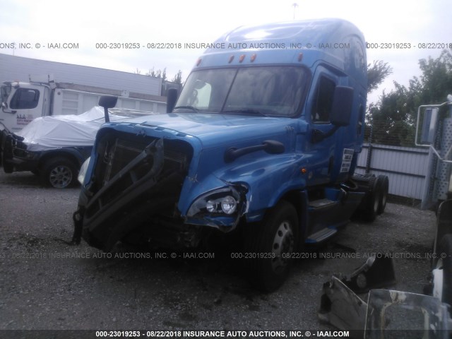 3AKJGLD51FSFN2833 - 2015 FREIGHTLINER CASCADIA 125  BLUE photo 2