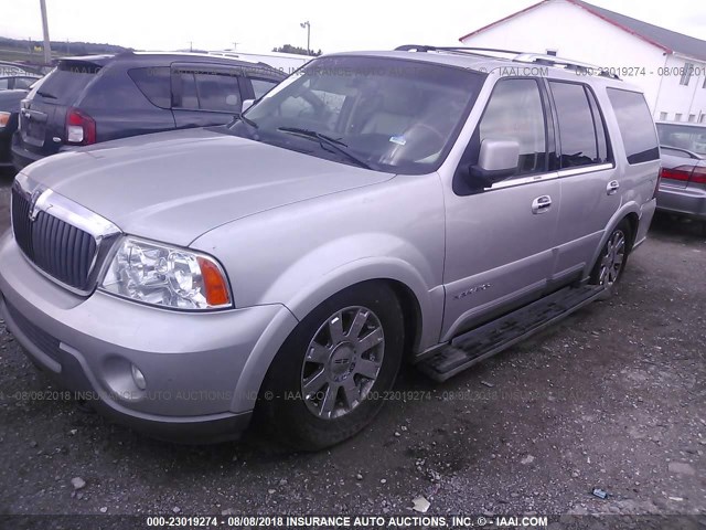 5LMFU28R13LJ25954 - 2003 LINCOLN NAVIGATOR ვერცხლისფერი ფოტო 2