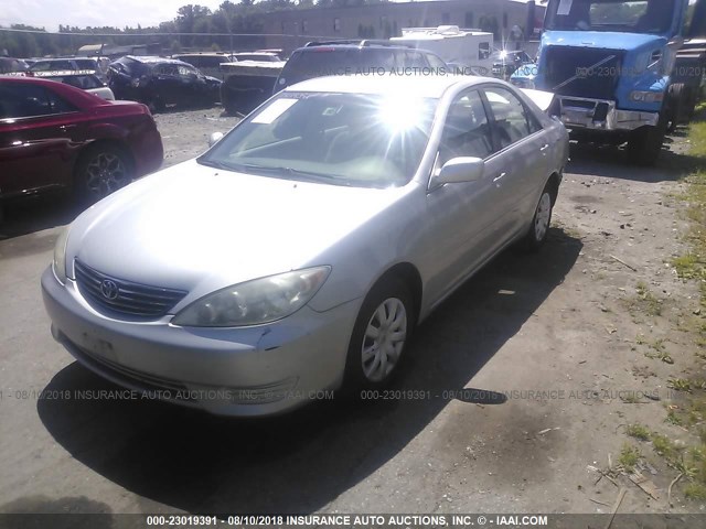 4T1BE32KX5U537898 - 2005 TOYOTA CAMRY LE/XLE/SE Gümüş foto 2
