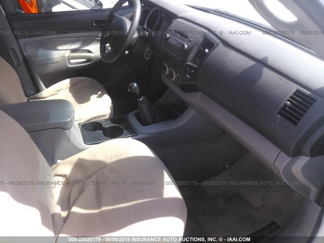 5TEUX42N25Z004569 - 2005 TOYOTA TACOMA ACCESS CAB Weiß Foto 5
