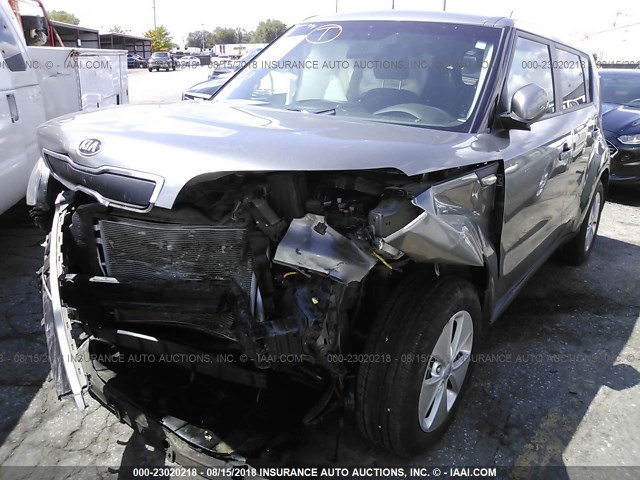 KNDJN2A23E7059544 - 2014 KIA SOUL GRAY photo 2